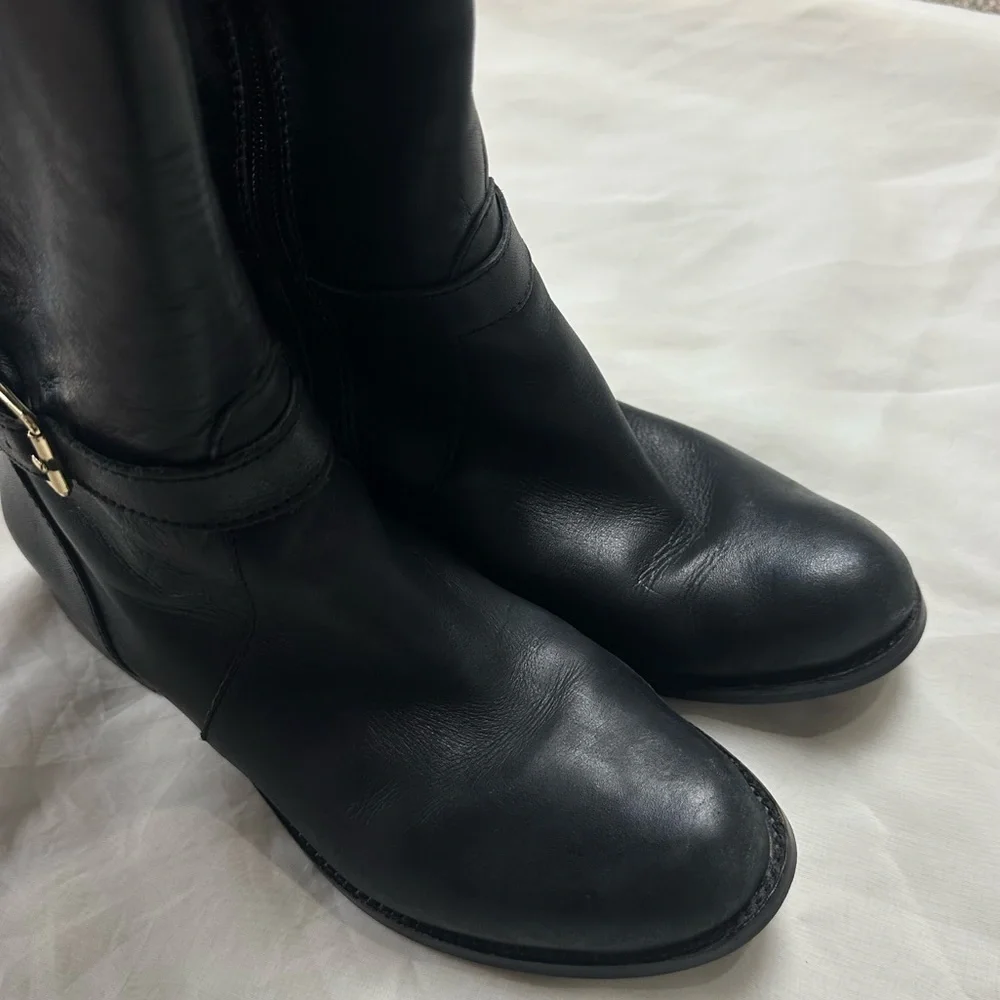 Gianni Bini Black and Tan knee high rounded leather boots size 7